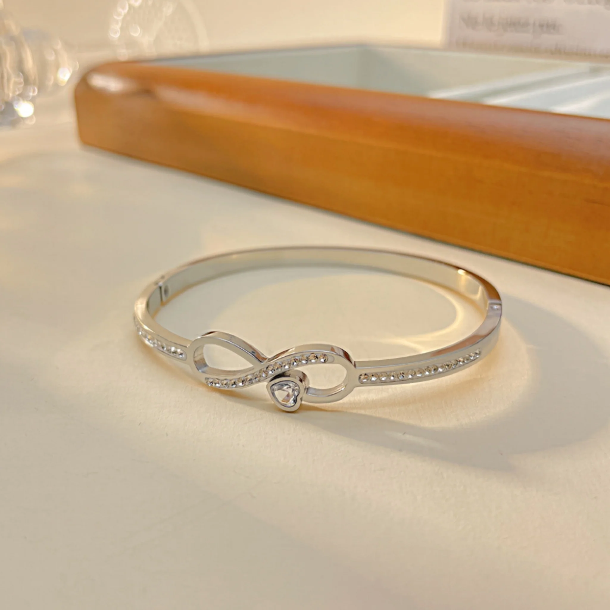 CRYSTAL HEART BRACELET - SILVER - Image 3