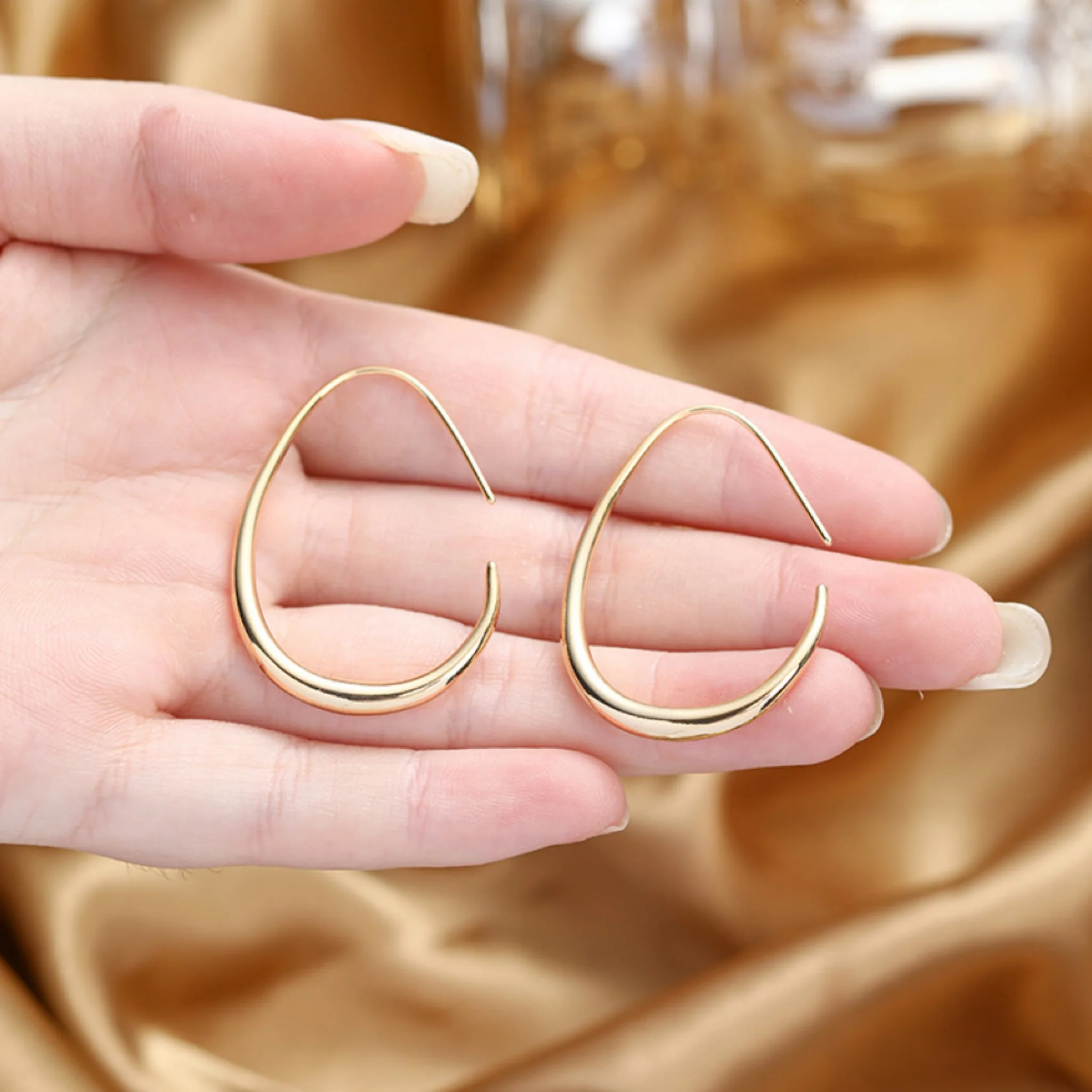 DANGLE EARRINGS - GOLD - Image 3