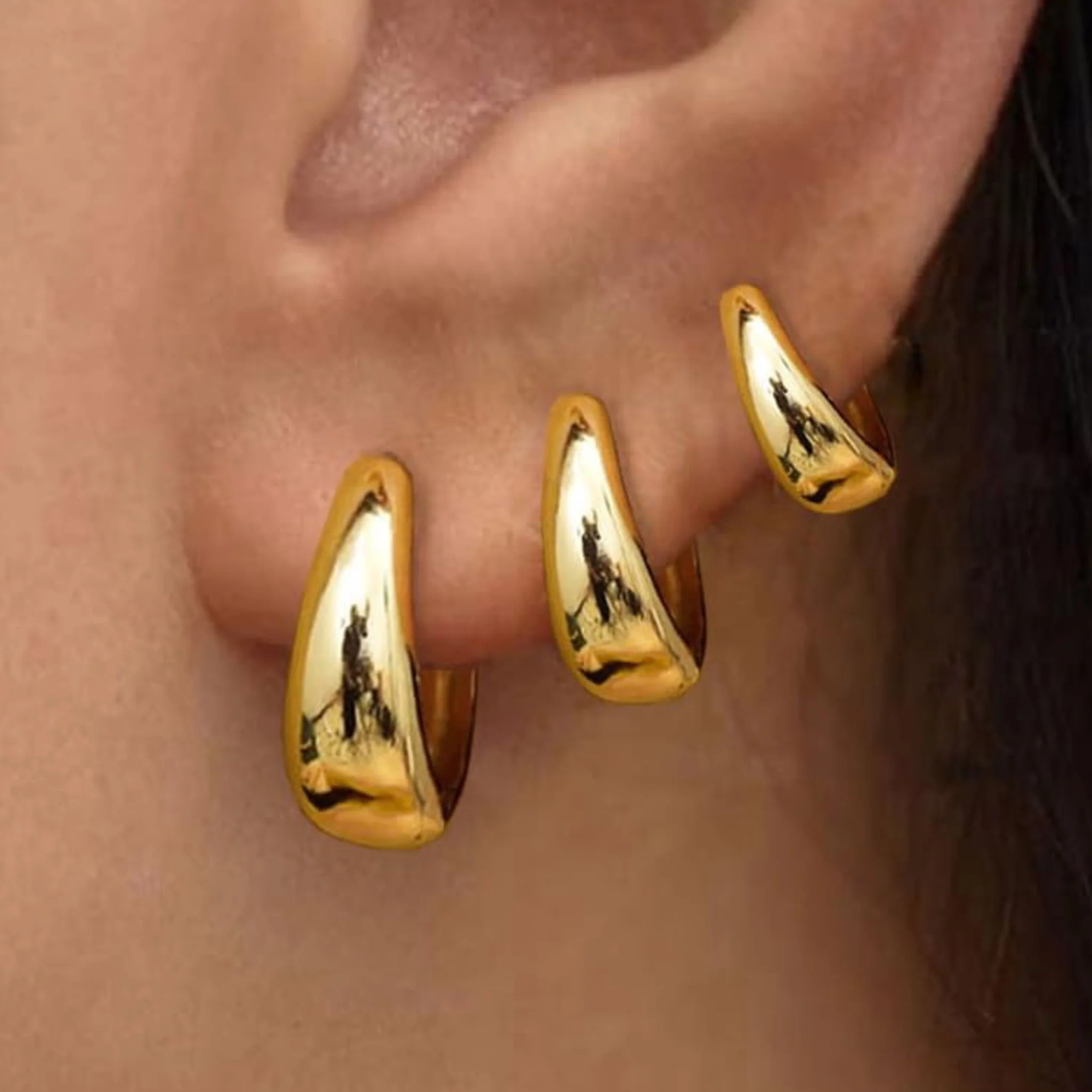EAR BUCKLES - GOLD - Image 4