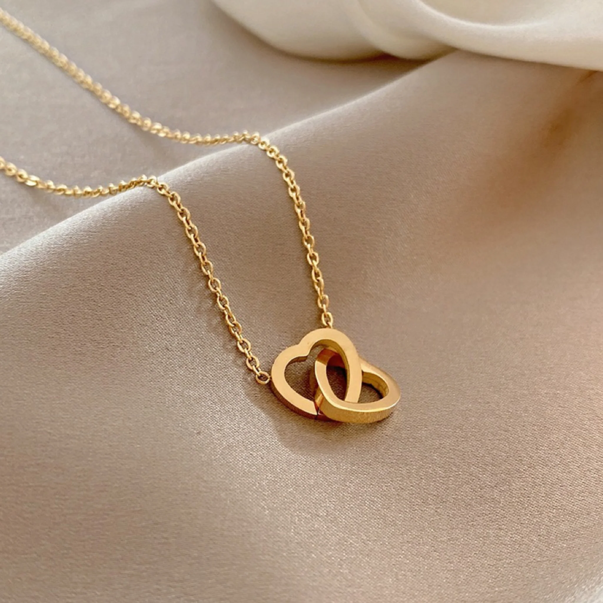 HEART NECKLACE - GOLD - Image 5